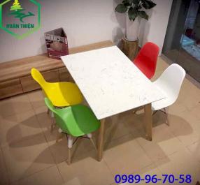 Bàn ăn mặt đá 1m2